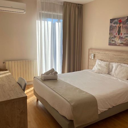 Hotel Pyrene Фуа Екстер'єр фото