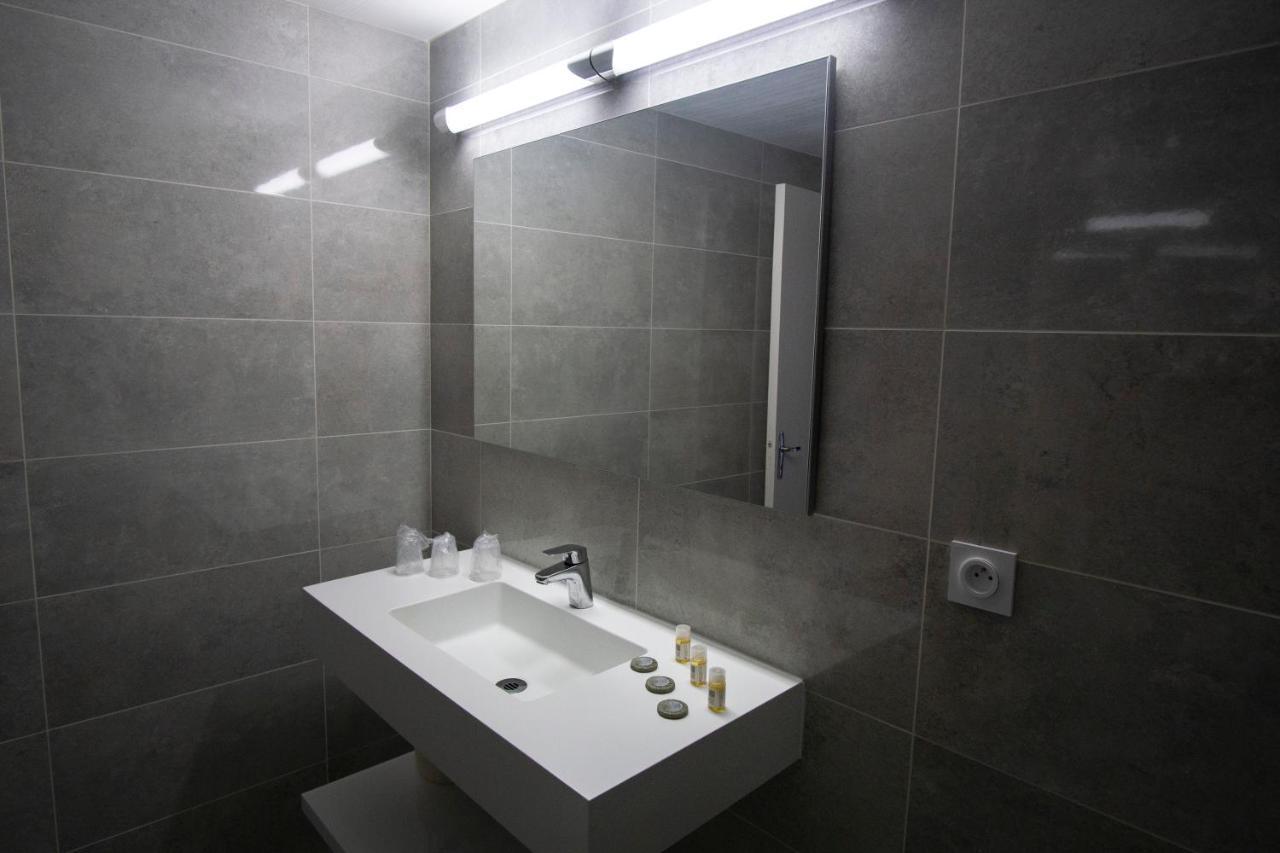 Hotel Pyrene Фуа Екстер'єр фото