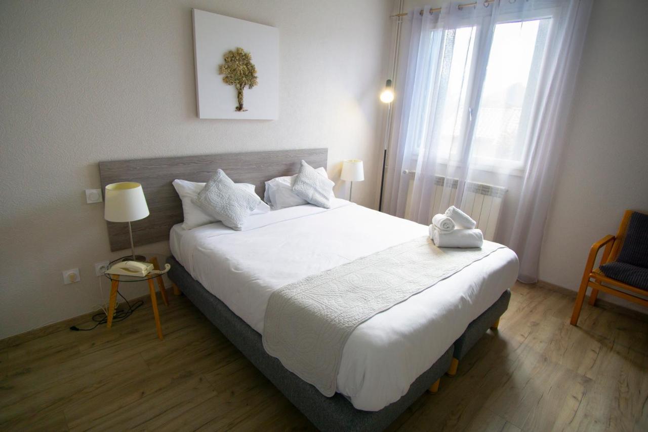 Hotel Pyrene Фуа Екстер'єр фото