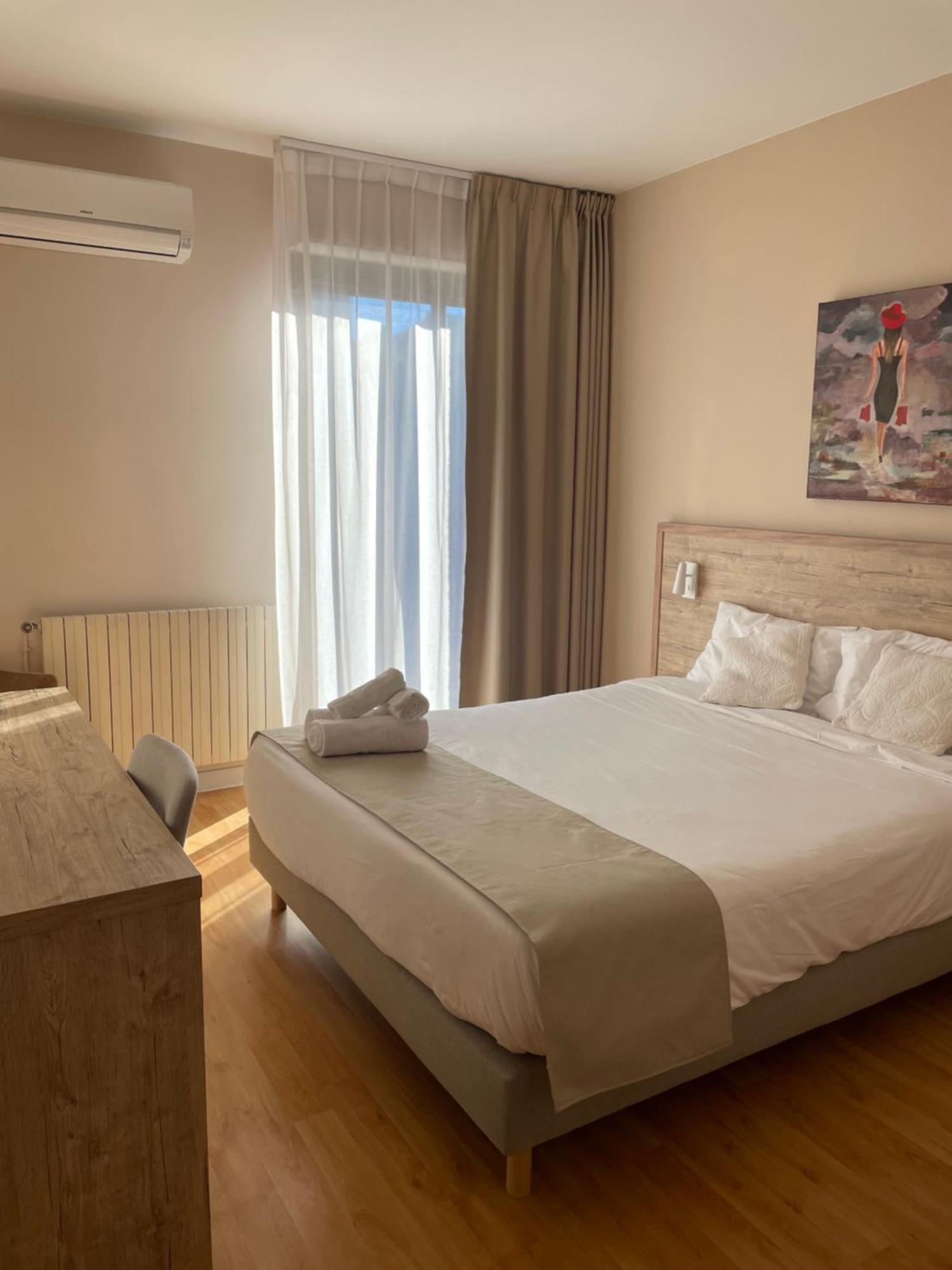 Hotel Pyrene Фуа Екстер'єр фото