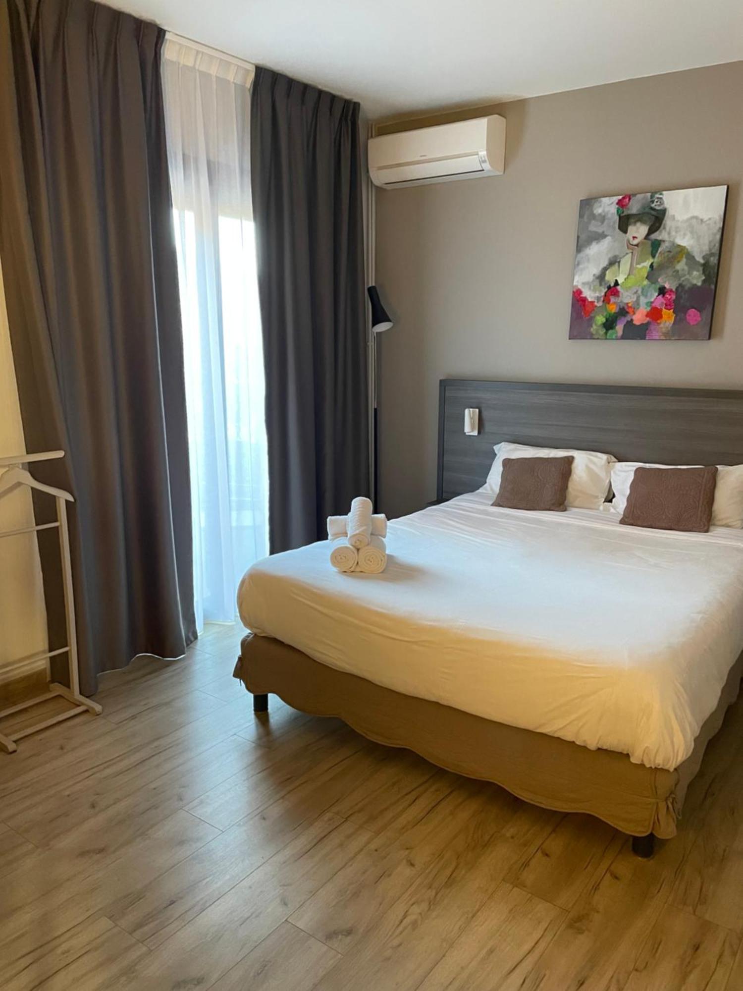 Hotel Pyrene Фуа Екстер'єр фото