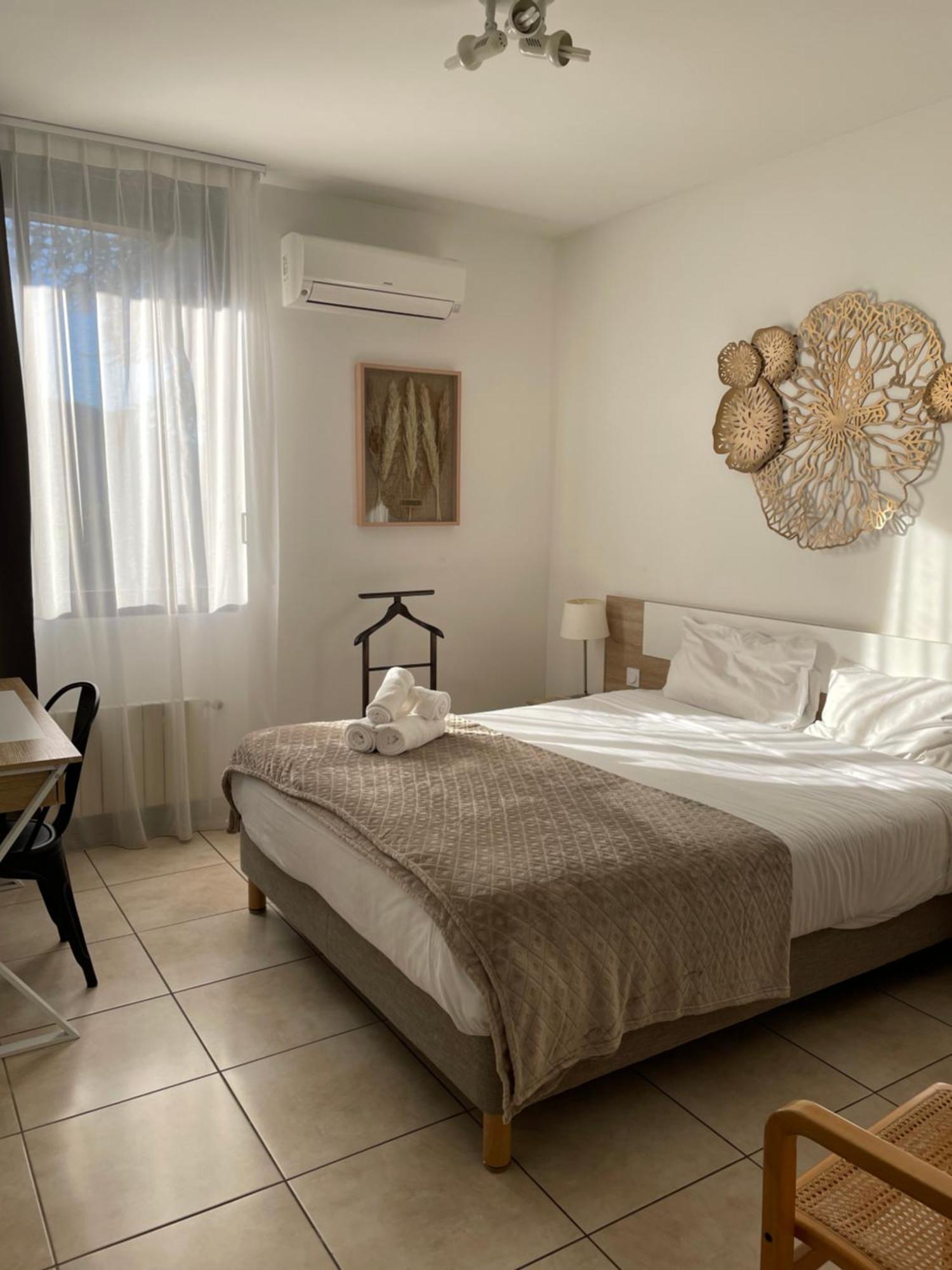Hotel Pyrene Фуа Екстер'єр фото