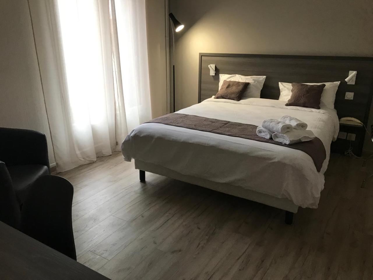 Hotel Pyrene Фуа Екстер'єр фото